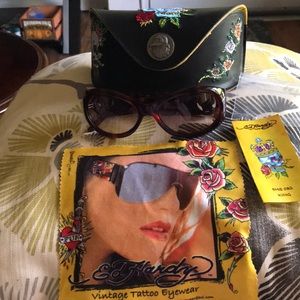 Stunning beautiful ED HARDY sunglasses